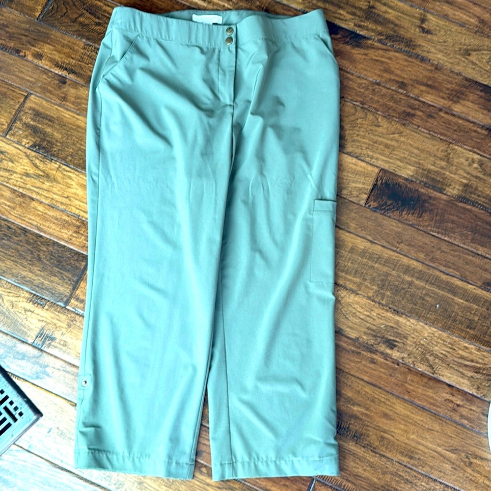 Chaco Green Capris super soft Lightweight Casual pants